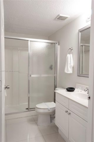 17050 N Bay Road 406, Sunny Isles Beach, FL 33160