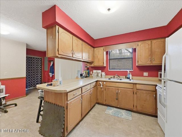 563 Washington Ave, Harrogate, TN 37752