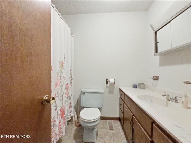 563 Washington Ave, Harrogate, TN 37752