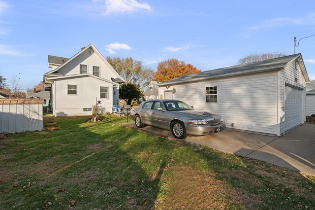 341 W 30th Street, Davenport, IA 52803