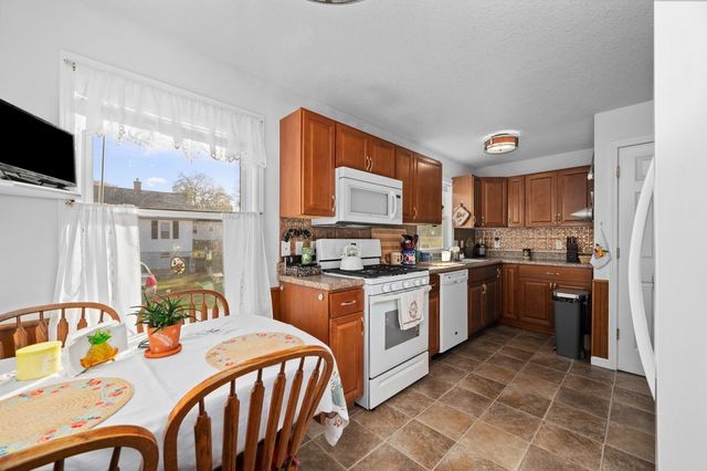 341 W 30th Street, Davenport, IA 52803