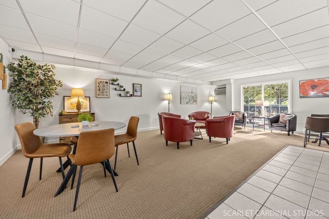 1000 S Lorraine Road 412, Wheaton, IL 60189