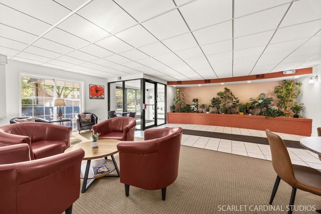 1000 S Lorraine Road 412, Wheaton, IL 60189