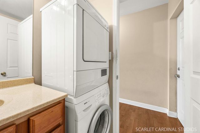 1000 S Lorraine Road 412, Wheaton, IL 60189