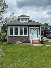 295 Conklin Street, Farmingdale, NY 11735