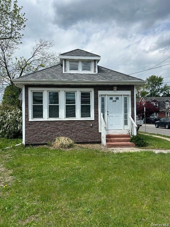 295 Conklin Street, Farmingdale, NY 11735