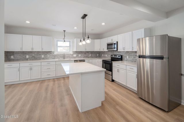 27 Plank Road, Brunswick, NY 12182