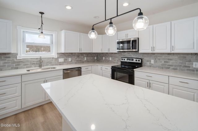 27 Plank Road, Brunswick, NY 12182