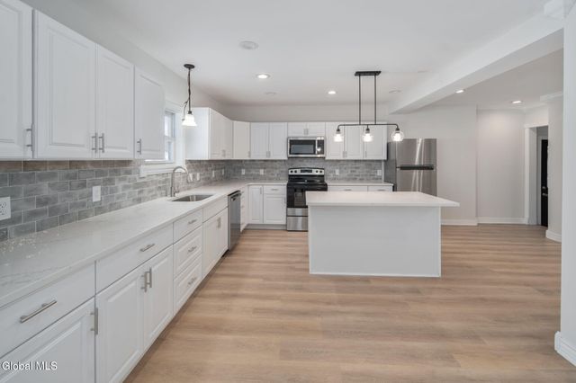 27 Plank Road, Brunswick, NY 12182