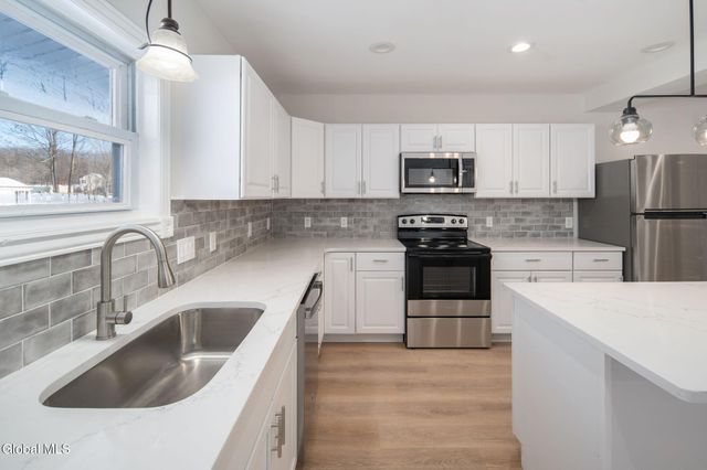 27 Plank Road, Brunswick, NY 12182