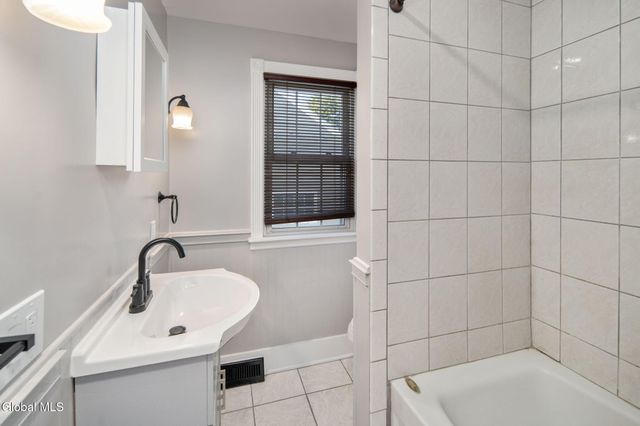 27 Plank Road, Brunswick, NY 12182