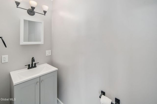 27 Plank Road, Brunswick, NY 12182