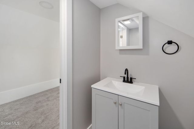 27 Plank Road, Brunswick, NY 12182