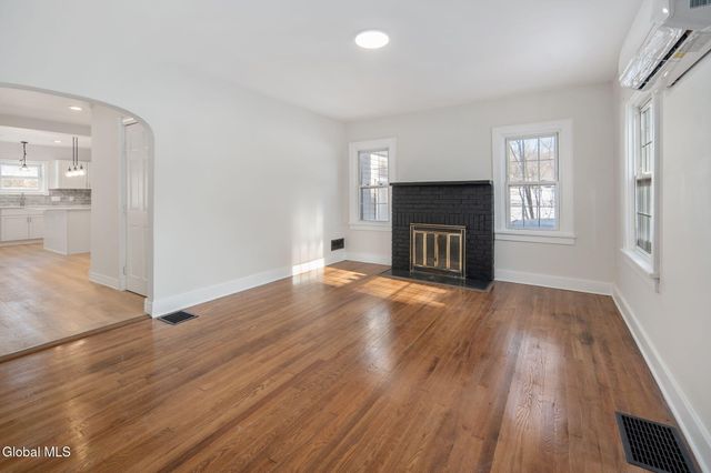 27 Plank Road, Brunswick, NY 12182