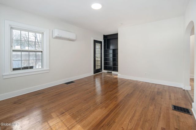 27 Plank Road, Brunswick, NY 12182