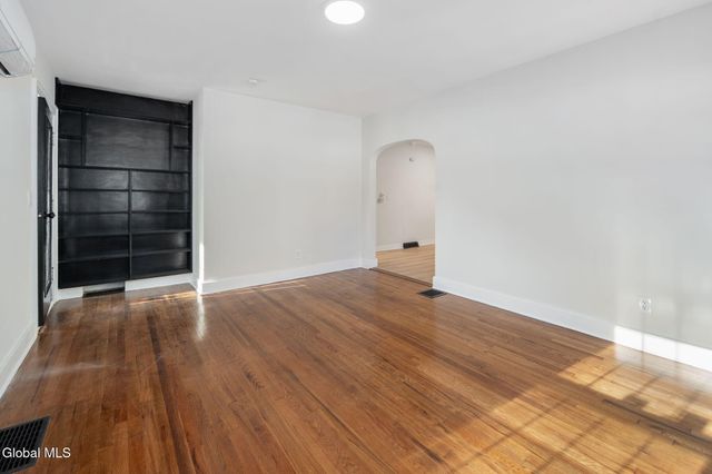 27 Plank Road, Brunswick, NY 12182