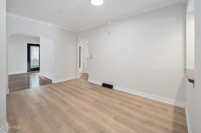 27 Plank Road, Brunswick, NY 12182