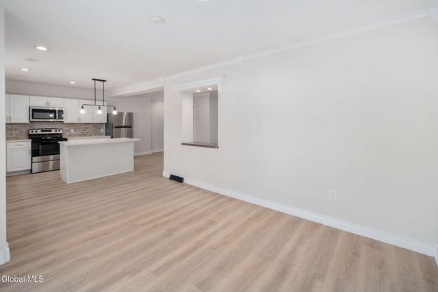 27 Plank Road, Brunswick, NY 12182