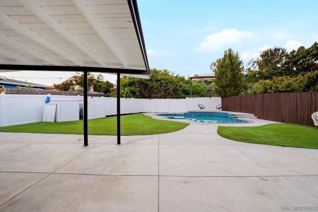 6196 Primrose Dr, La Mesa, CA 91942