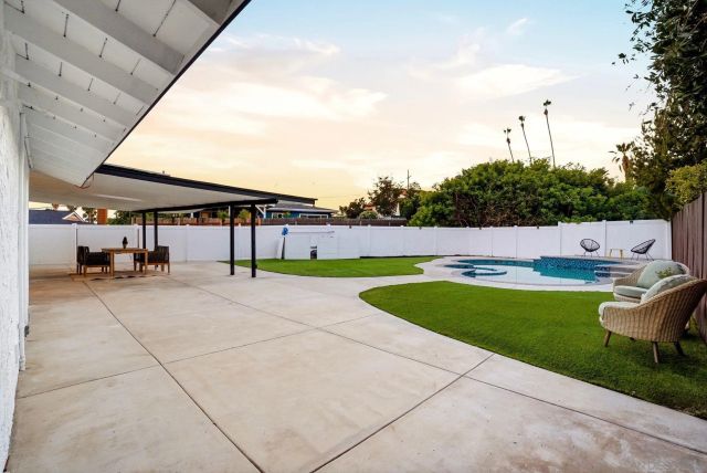 6196 Primrose Dr, La Mesa, CA 91942