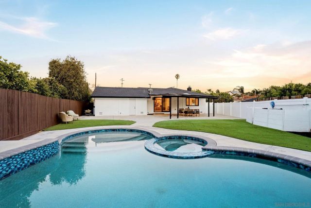 6196 Primrose Dr, La Mesa, CA 91942