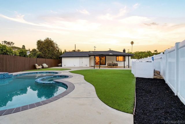 6196 Primrose Dr, La Mesa, CA 91942