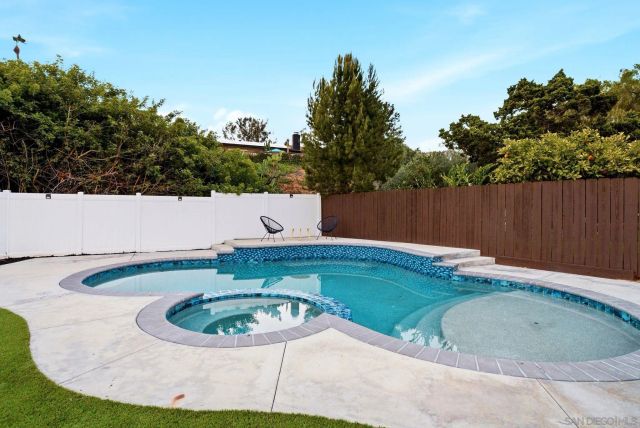 6196 Primrose Dr, La Mesa, CA 91942