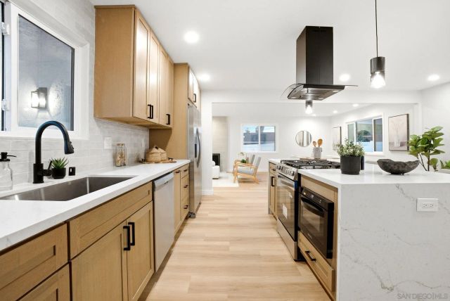 6196 Primrose Dr, La Mesa, CA 91942