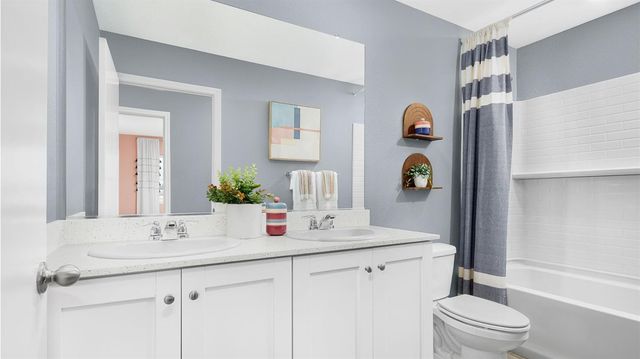 2429 Labrusca St, Manteca, CA 95337