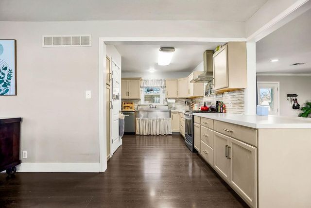 2633 E Langsford Road, Lee's Summit, MO 64063