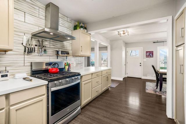 2633 E Langsford Road, Lee's Summit, MO 64063