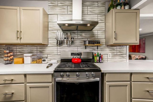 2633 E Langsford Road, Lee's Summit, MO 64063