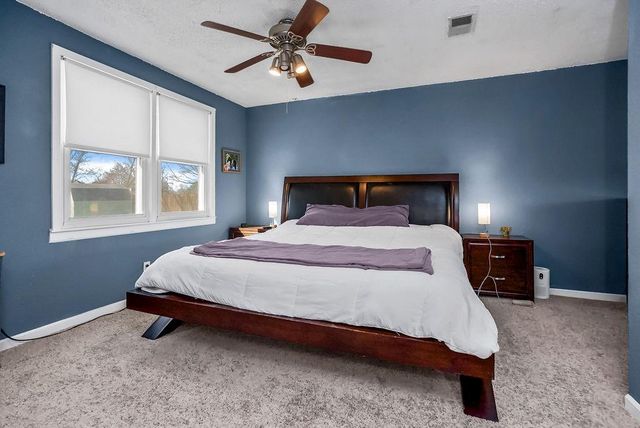 2633 E Langsford Road, Lee's Summit, MO 64063