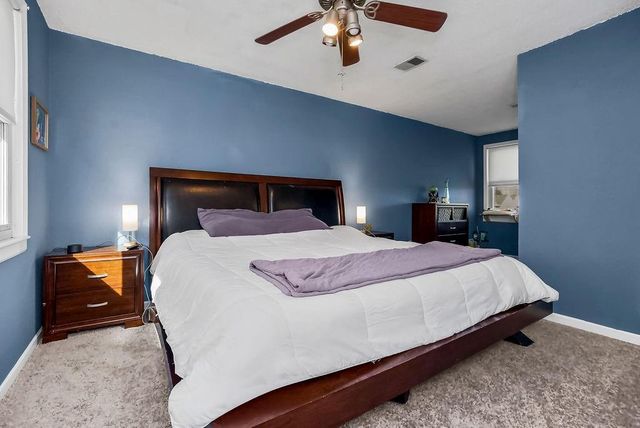 2633 E Langsford Road, Lee's Summit, MO 64063