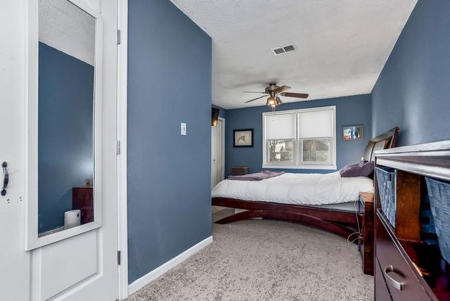 2633 E Langsford Road, Lee's Summit, MO 64063