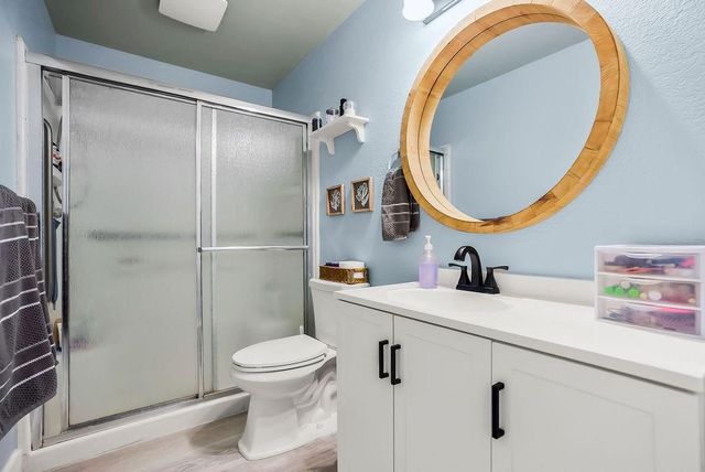 2633 E Langsford Road, Lee's Summit, MO 64063