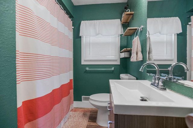 2633 E Langsford Road, Lee's Summit, MO 64063