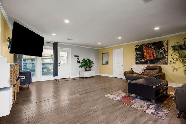 2633 E Langsford Road, Lee's Summit, MO 64063