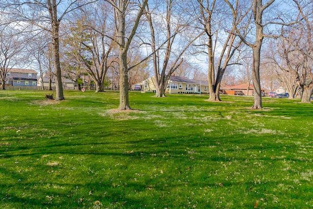 2633 E Langsford Road, Lee's Summit, MO 64063