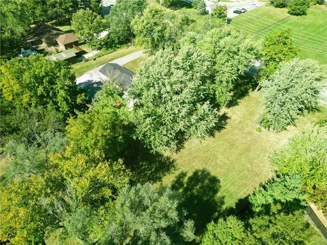 2633 E Langsford Road, Lee's Summit, MO 64063