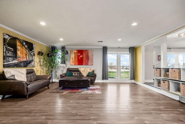 2633 E Langsford Road, Lee's Summit, MO 64063