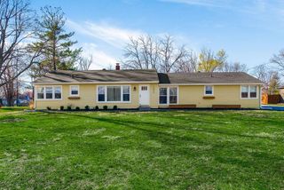 2633 E Langsford Road, Lee's Summit, MO 64063