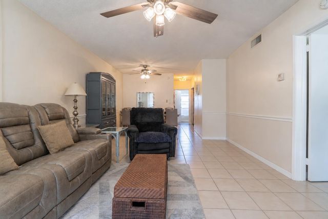 2050 NE 39th Street 211E, Lighthouse Point, FL 33064