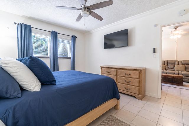 2050 NE 39th Street 211E, Lighthouse Point, FL 33064