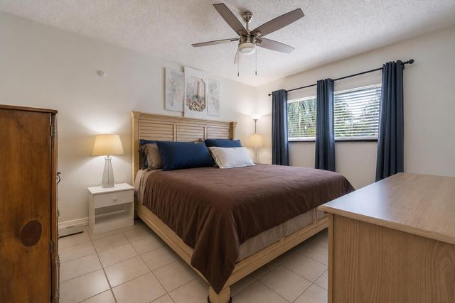 2050 NE 39th Street 211E, Lighthouse Point, FL 33064