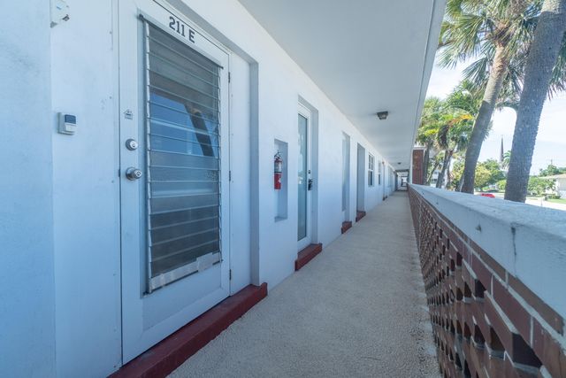 2050 NE 39th Street 211E, Lighthouse Point, FL 33064