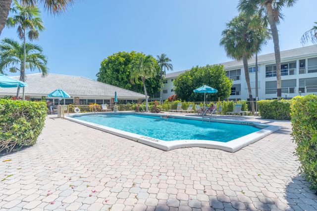 2050 NE 39th Street 211E, Lighthouse Point, FL 33064