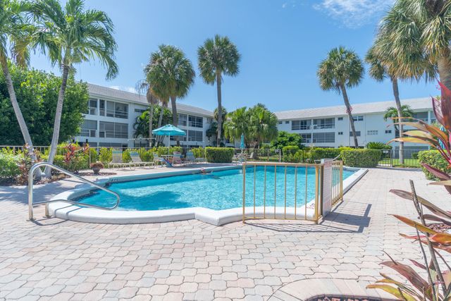 2050 NE 39th Street 211E, Lighthouse Point, FL 33064