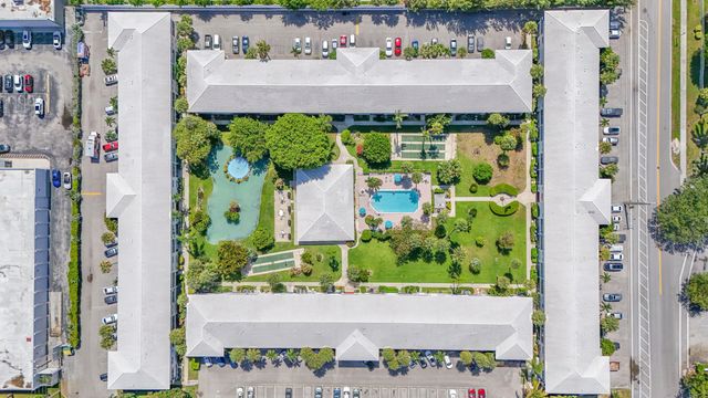 2050 NE 39th Street 211E, Lighthouse Point, FL 33064