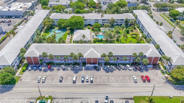 2050 NE 39th Street 211E, Lighthouse Point, FL 33064